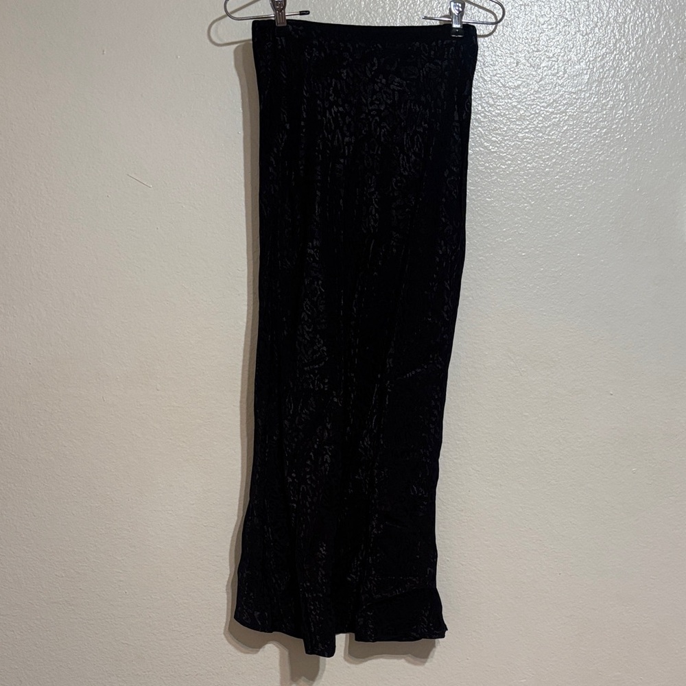 Forever 21 Black Satin Leopard Print Skirt